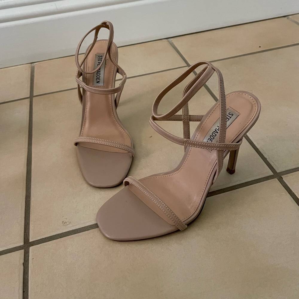 Steve Madden nude heels